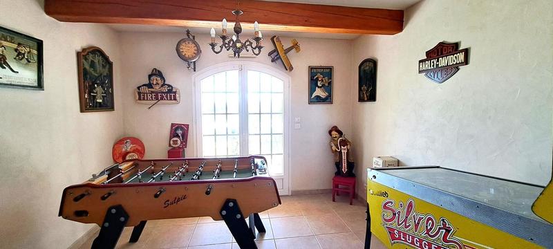 Propriété - 255 m² - 9 pièces