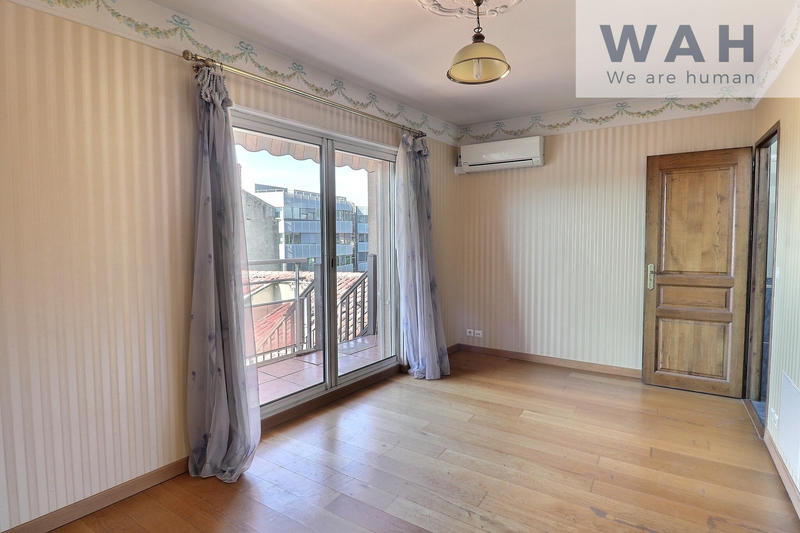 Duplex - 242 m² - 6 pièces