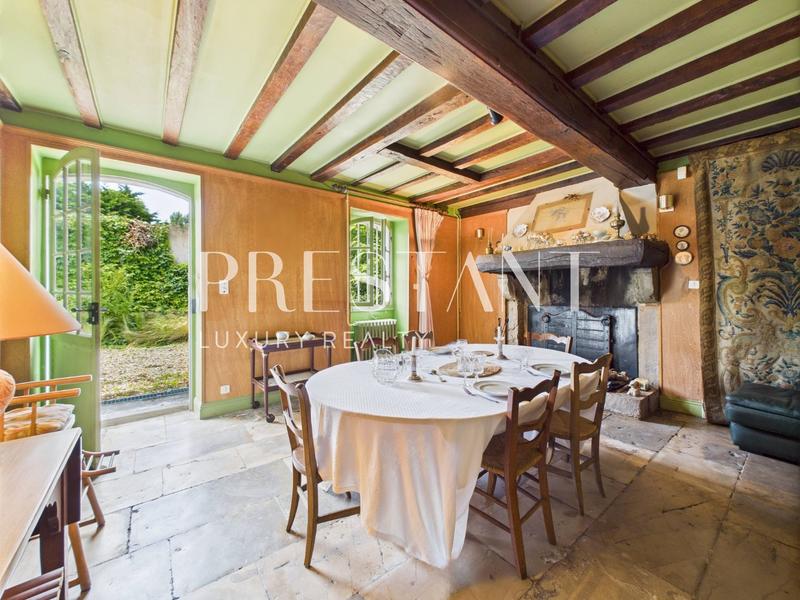 Maison - 285 m² - 7 pièces