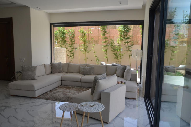 Maison - 325 m² - 13 pièces