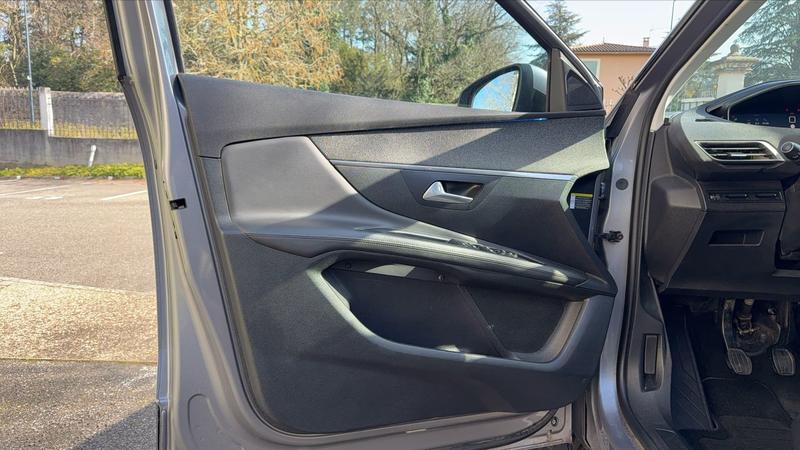 Peugeot 3008 II 1.2 PureTech 130 Allure Business