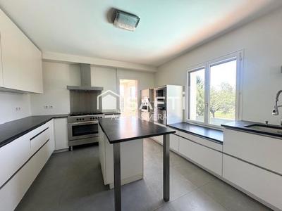 Maison - 180 m² - 6 pièces