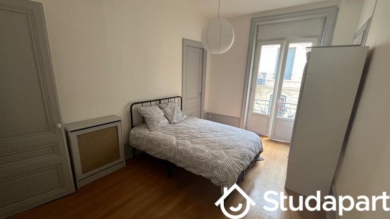 Chambre - 13 m² - 1 pièce