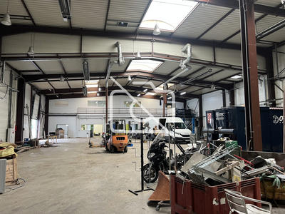 Entrepôt - 1 668 m²