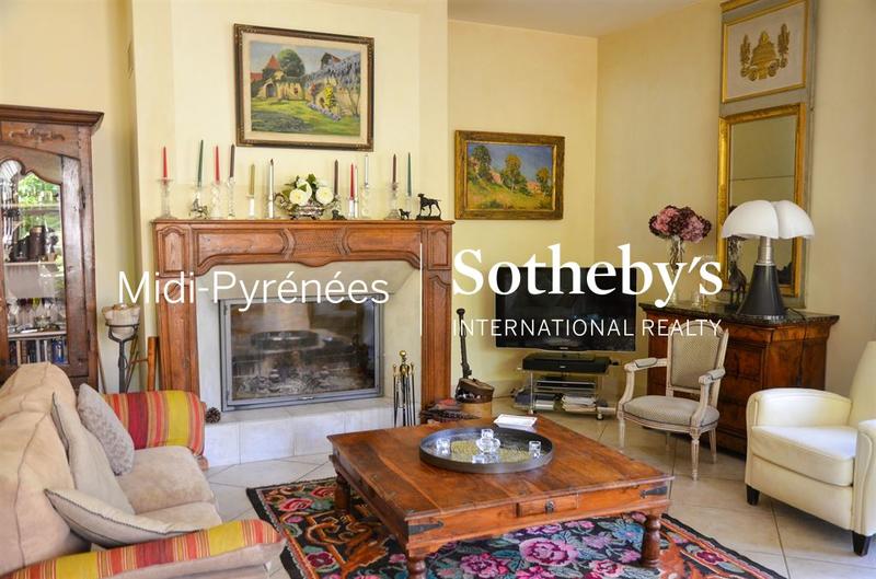 Maison - 430 m² - 9 pièces