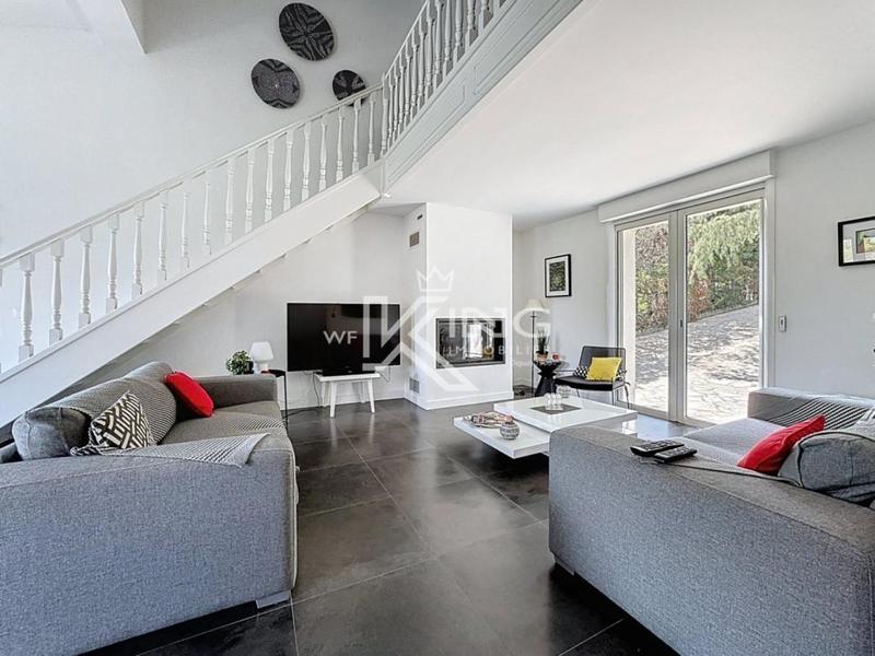 Villa - 200 m² - 6 pièces