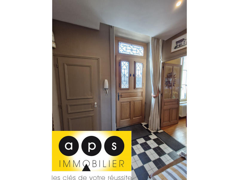 Maison - 200 m² - 8 pièces