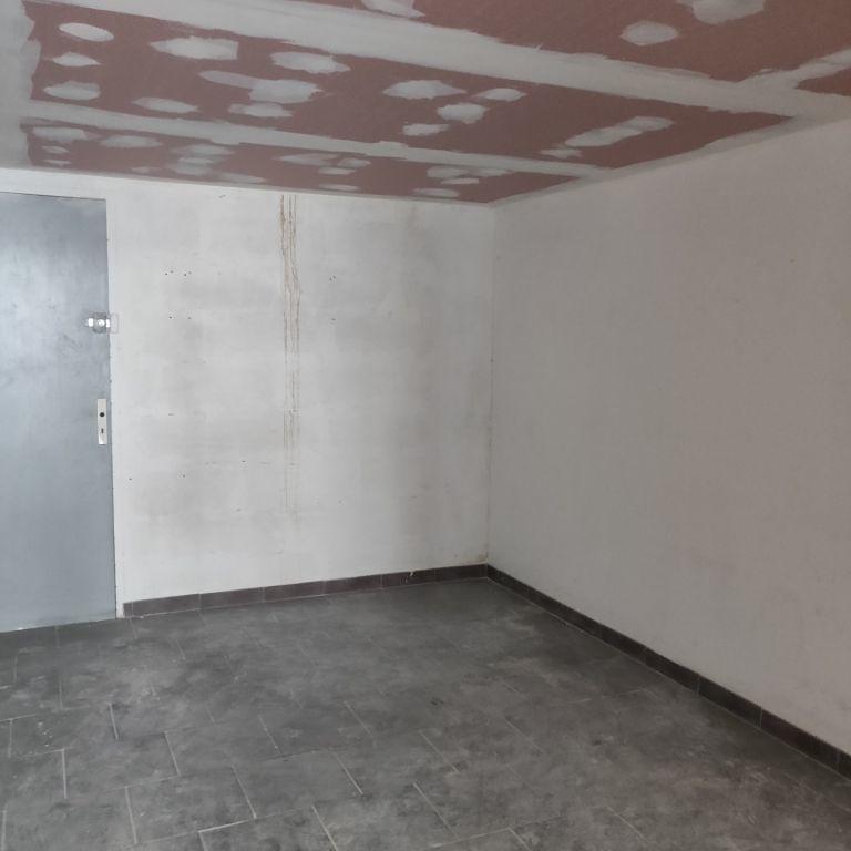 Local commercial - 90 m² - 3 pièces