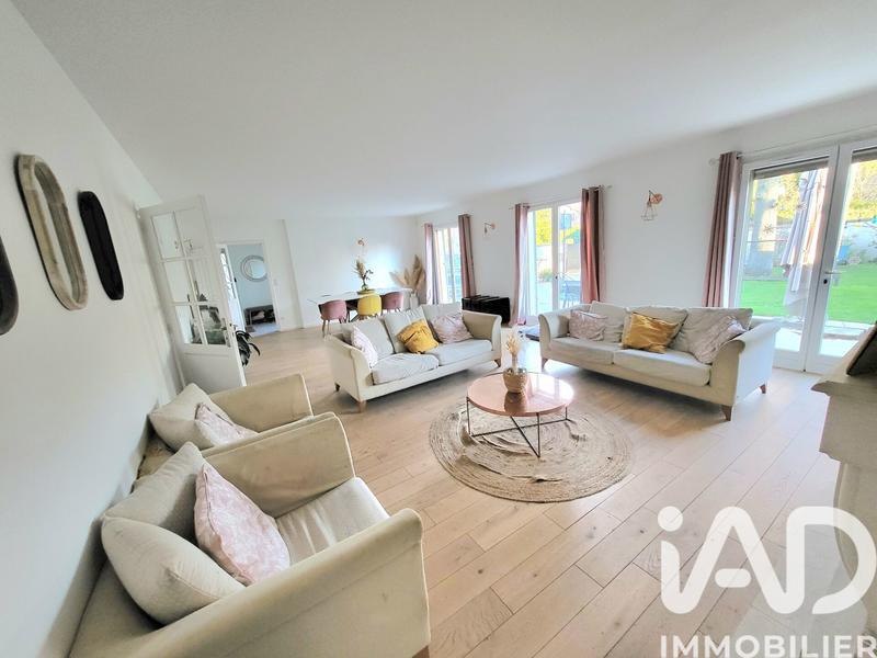 Maison - 252 m² - 8 pièces