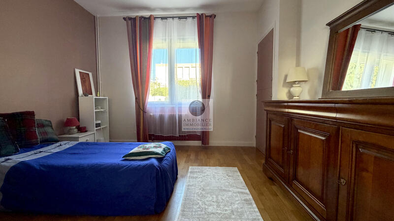 Maison - 185 m² - 9 pièces