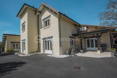 Villa - 280 m² - 10 pièces