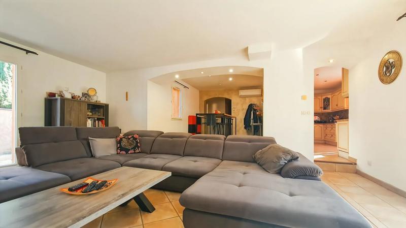 Maison - 204 m² - 5 pièces