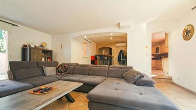 Maison - 204 m² - 5 pièces