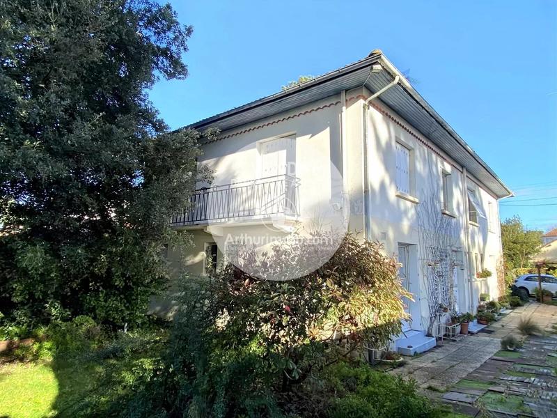 Maison - 180 m² - 8 pièces