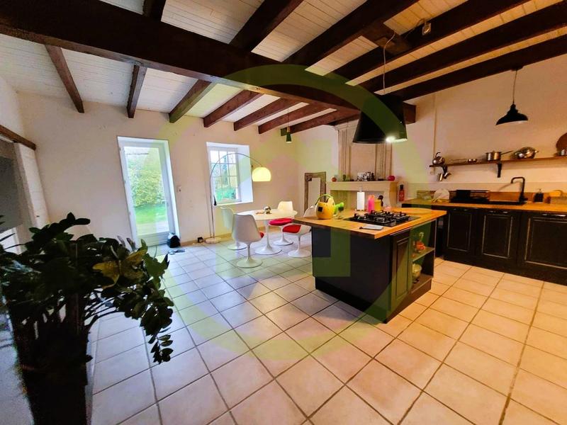 Maison - 236 m² - 7 pièces