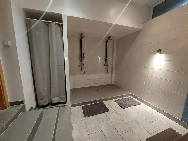 Loft - 214 m² - 7 pièces