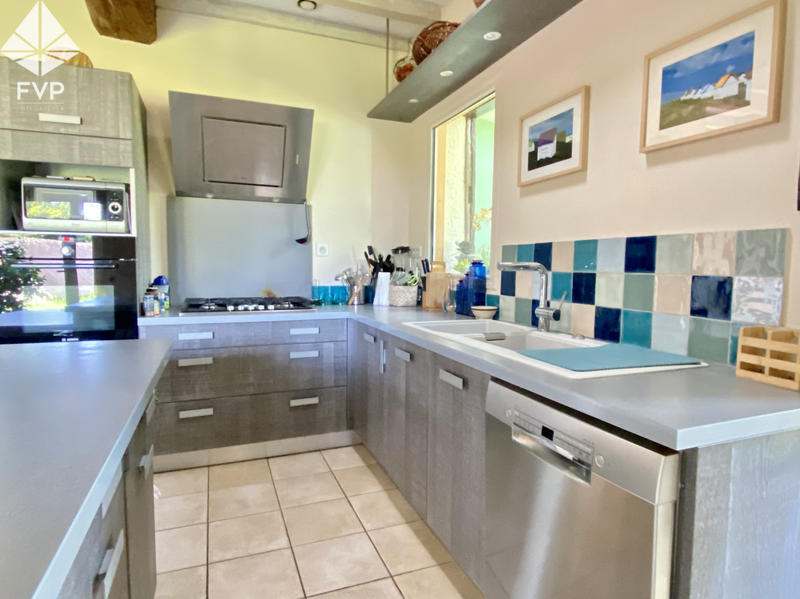 Propriété - 272 m² - 10 pièces