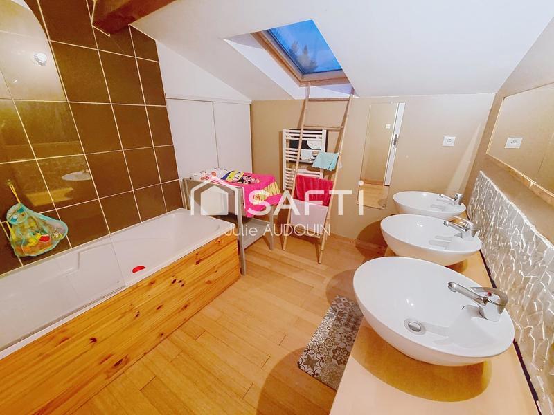 Maison - 217 m² - 9 pièces