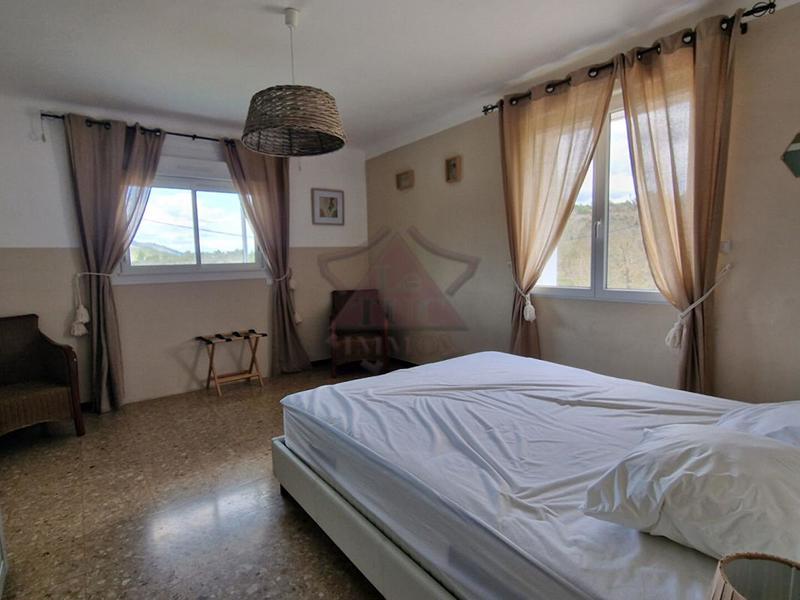 Maison - 166 m² - 10 pièces