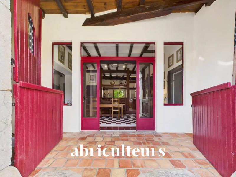 Propriété - 235 m² - 8 pièces