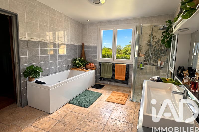 Maison - 210 m² - 7 pièces