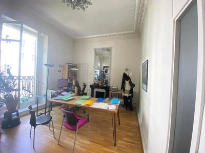 Bureau - 331 m²