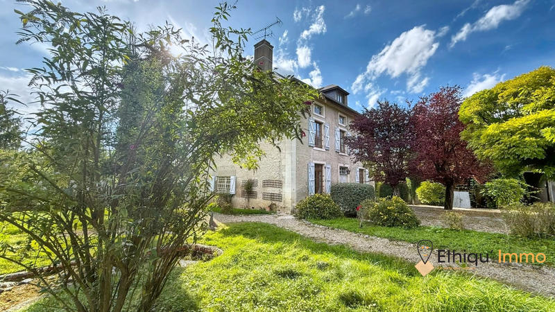 Maison - 218 m² - 10 pièces