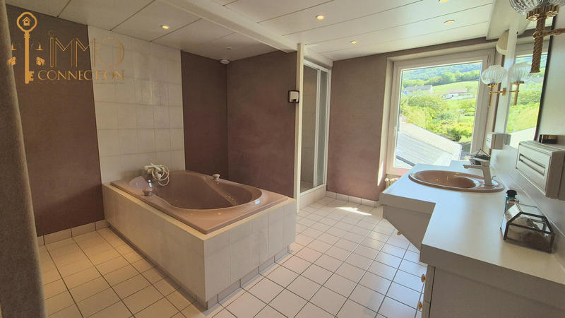 Maison - 198 m² - 7 pièces