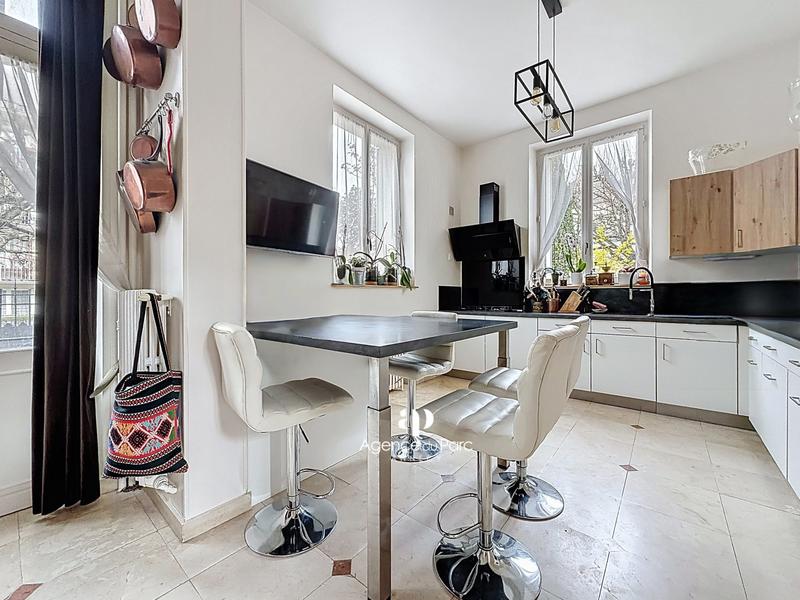 Maison - 272 m² - 8 pièces