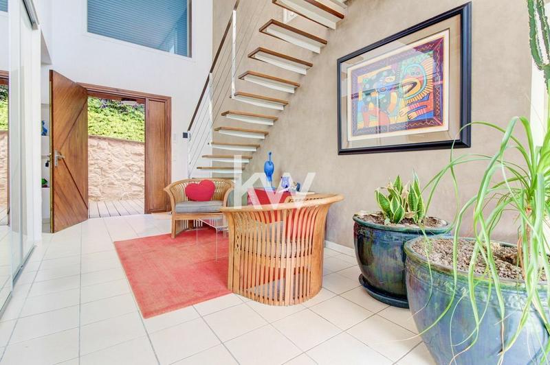 Maison - 230 m² - 8 pièces