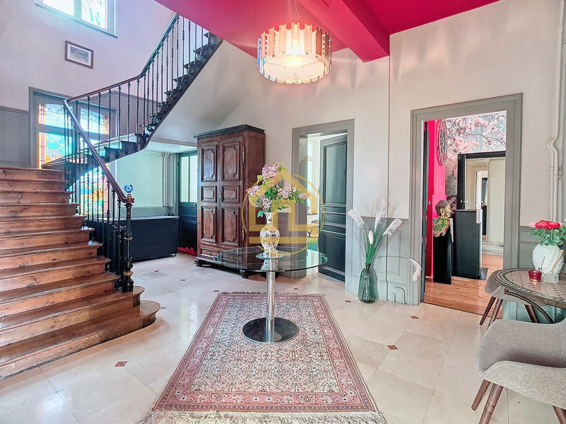 Maison - 292 m² - 9 pièces