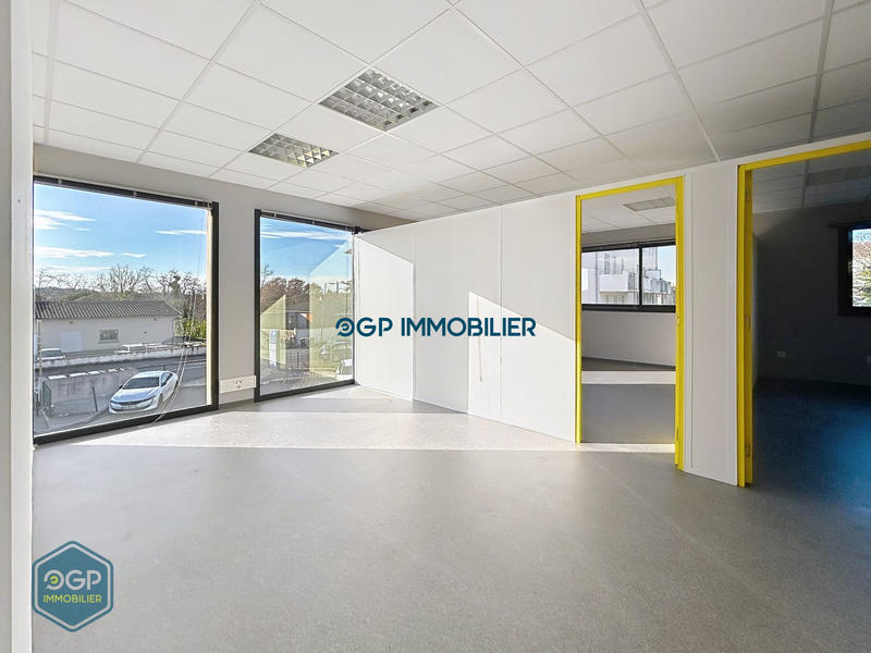 Local commercial - 130 m² - 5 pièces