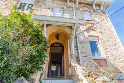 Maison - 343 m² - 10 pièces