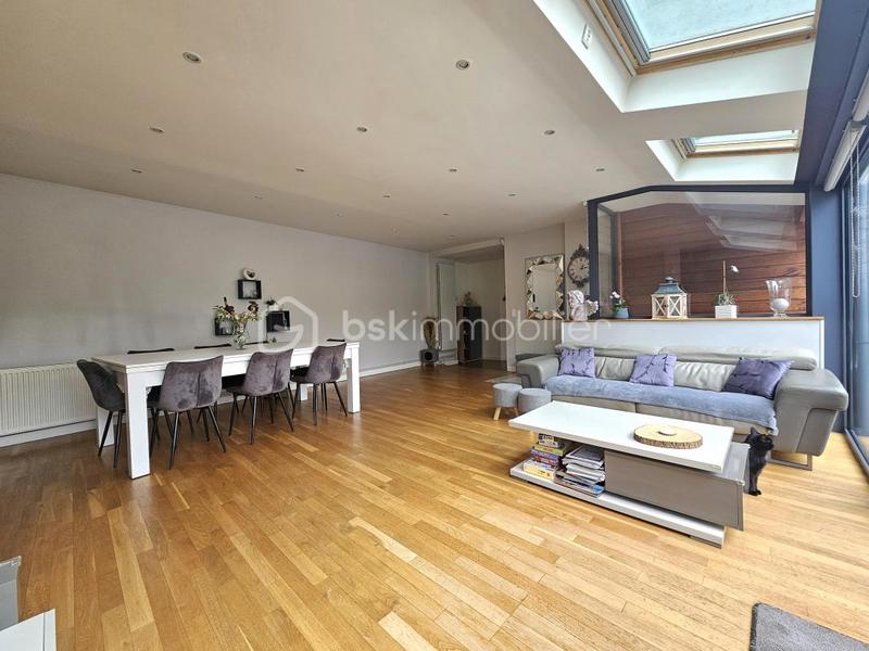 Maison - 208 m² - 8 pièces