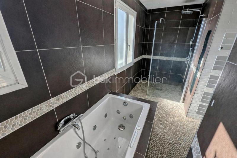 Maison - 147 m² - 6 pièces