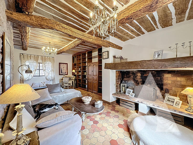 Maison - 250 m² - 7 pièces