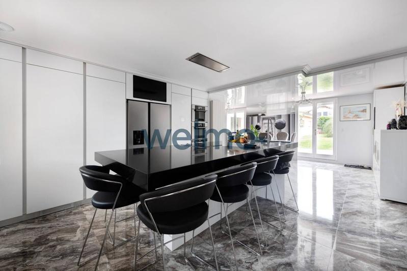 Maison - 300 m² - 14 pièces