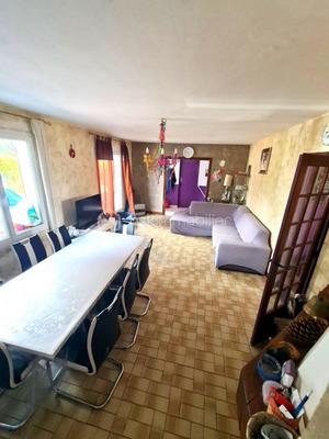 Maison traditionnelle - 185 m² - 10 pièces