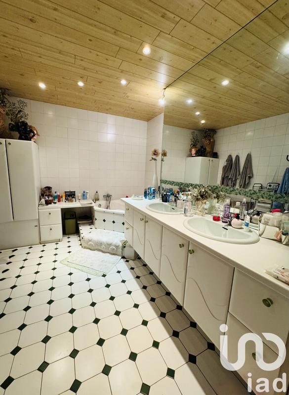 Maison - 263 m² - 8 pièces