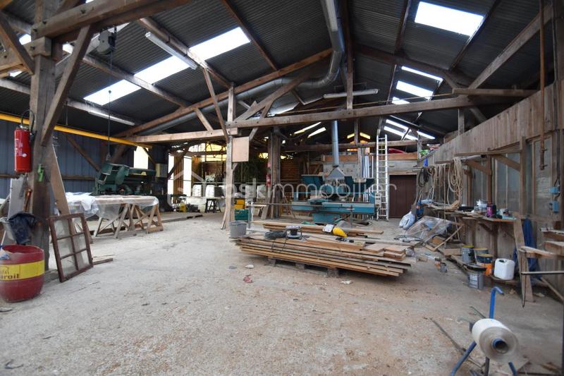 Local d'activité / Entrepôt - 2 600 m² - 10 pièces