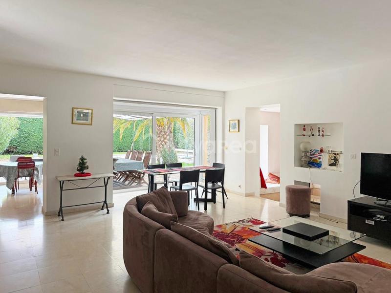 Maison - 236 m² - 7 pièces