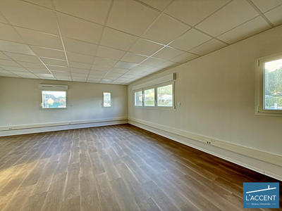 Local d'activités - 67 m² - 1 pièce