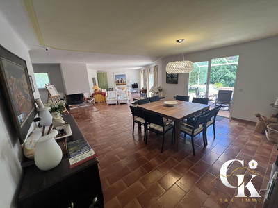 Maison - 250 m² - 7 pièces