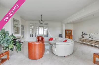 Maison - 307 m² - 9 pièces