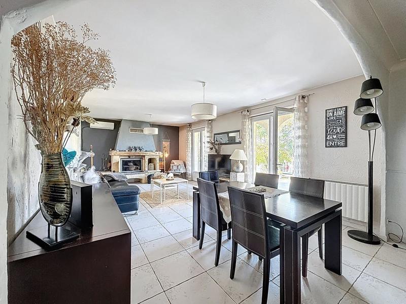 Maison - 230 m² - 5 pièces