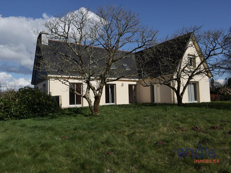 Maison - 232 m² - 8 pièces