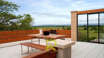 Maison - 275 m² - 9 pièces