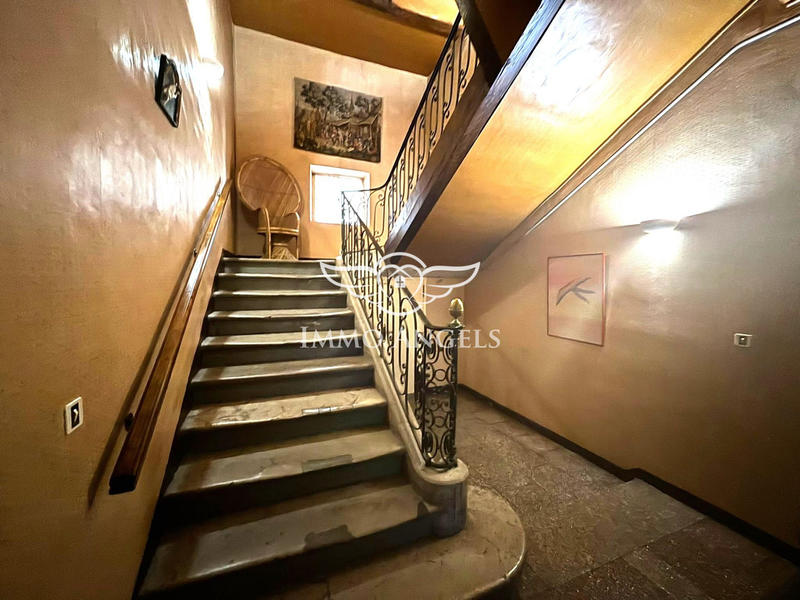 Maison - 380 m² - 13 pièces