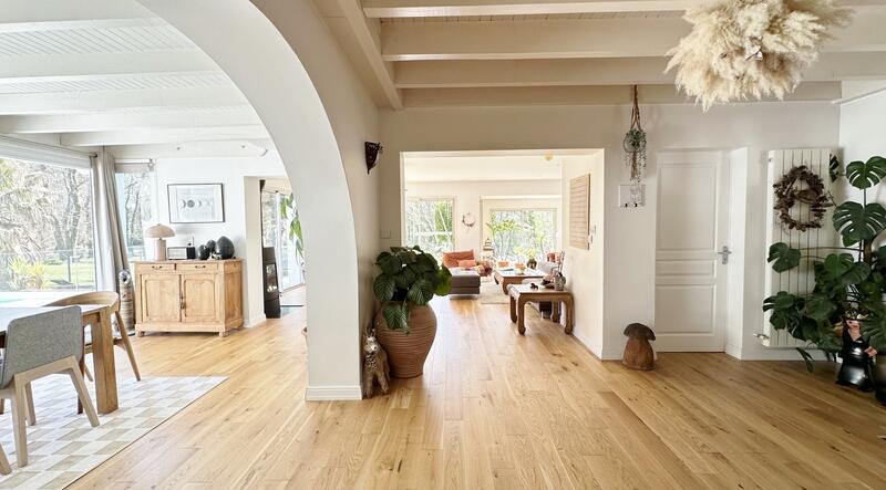 Maison - 360 m² - 12 pièces