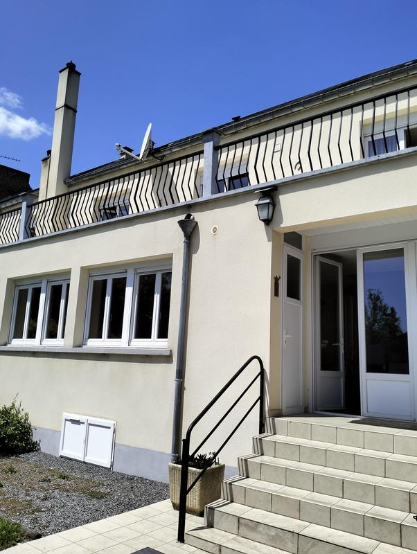Maison - 275 m² - 10 pièces